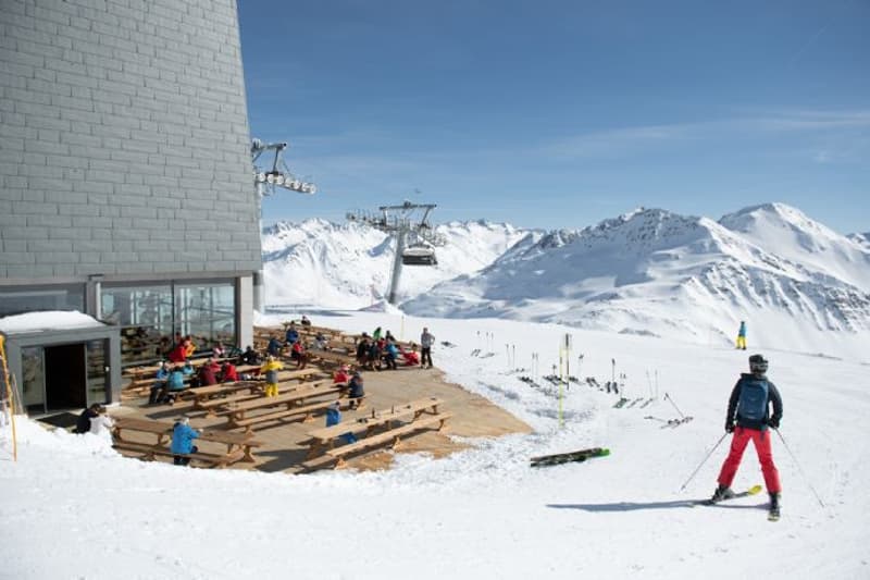 Skifahren im Skigebiet Andermatt+Sedrun+Disentis