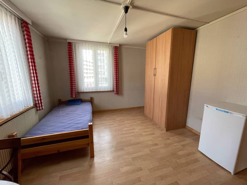 Diverse möblierte Zimmer in Niederuzwil (1)